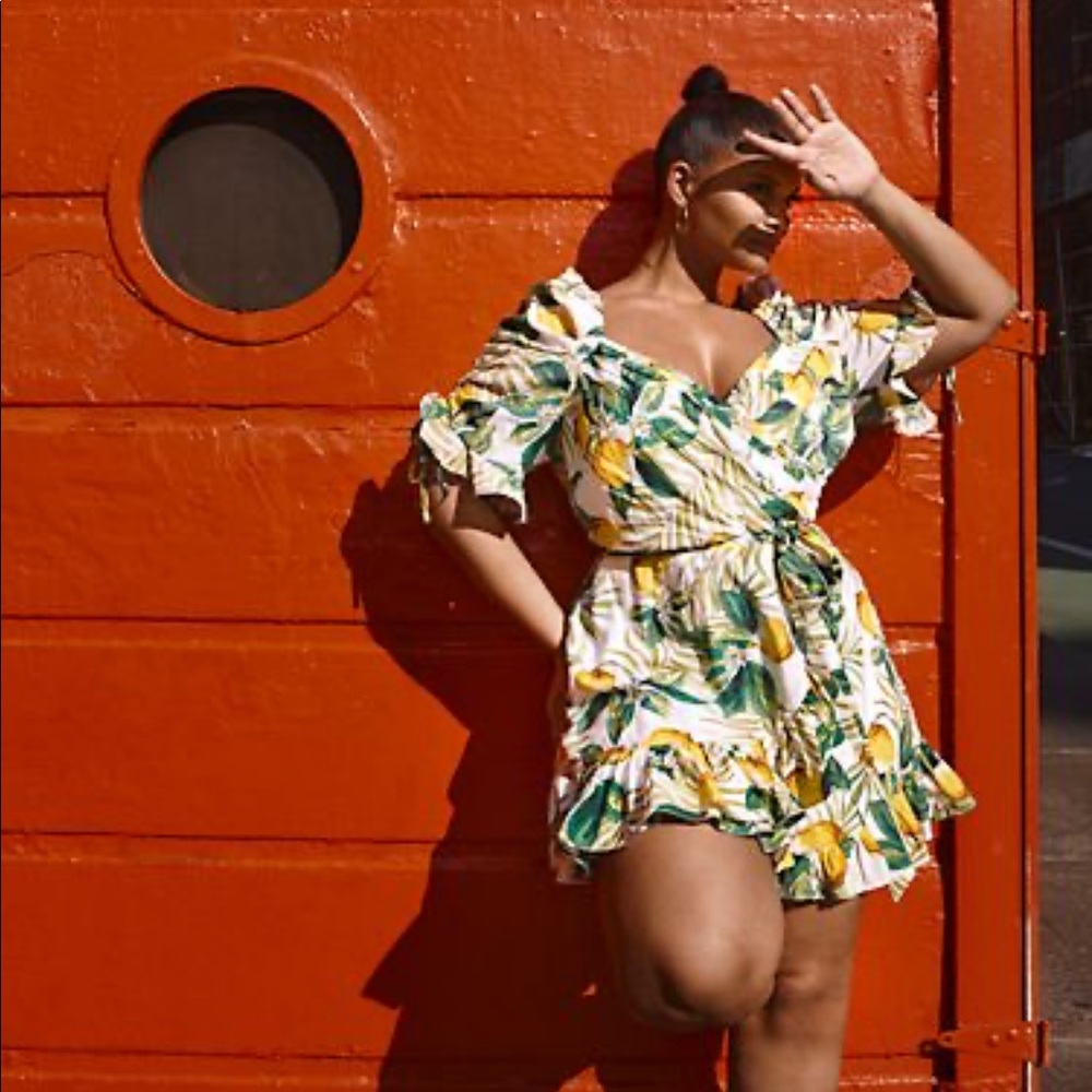 Ellie lemon print romper 🍋